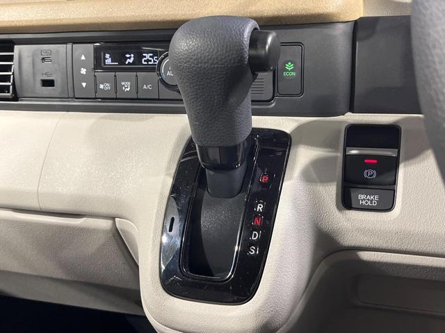 N-BOX ベースグレード 禁煙車 電動スライドドア バックカメラ 衝突被害軽減システム レーダークルーズ コーナーセンサー スマートキー LEDヘッド 車線逸脱警報 オートライト オートエアコン CD(49枚目)