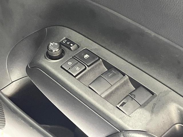 アクア X 禁煙車 ナビ機能付きディスプレイオーディオ Bluetooth バックモニター ETC セーフティセンス LEDヘッドライト 電動格納ドアミラー オートエアコン プライバシーガラス スマートキー(33枚目)