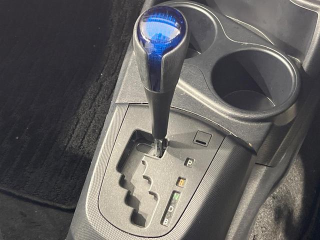 アクア L 禁煙車 純正ナビ Bluetooth ビルトインETC オートエアコン アイドリングストップ キーレスエントリー(28枚目)