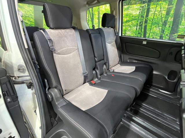 セレナ ライダーブラックラインＳ－ＨＶアドバンスドセーフティ　純正ＳＤナビ　全周囲カメラ　両側電動ドア　ビルトインＥＴＣ　衝突被害軽減システム　コーナーセンサー　クルーズコントロール　スマートキー　ＬＥＤヘッドライト　車線逸脱警報　オートライト　オートエアコン（9枚目）