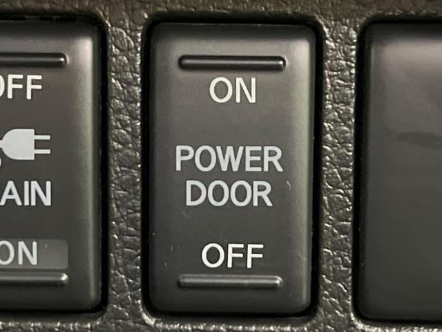 セレナ ライダーブラックラインＳ－ＨＶアドバンスドセーフティ　純正ＳＤナビ　全周囲カメラ　両側電動ドア　ビルトインＥＴＣ　衝突被害軽減システム　コーナーセンサー　クルーズコントロール　スマートキー　ＬＥＤヘッドライト　車線逸脱警報　オートライト　オートエアコン（45枚目）