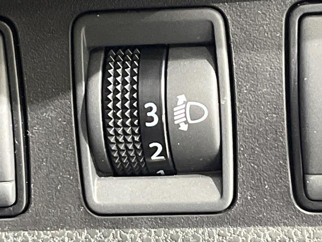 ノート Ｘ　純正ＳＤナビ　バックカメラ　衝突被害軽減システム　禁煙車　スマートキー　車線逸脱警報　オートライト　Ｂｌｕｅｔｏｏｔｈ　ＣＤ　ＤＶＤ再生　フルセグ　プライバシーガラス（37枚目）