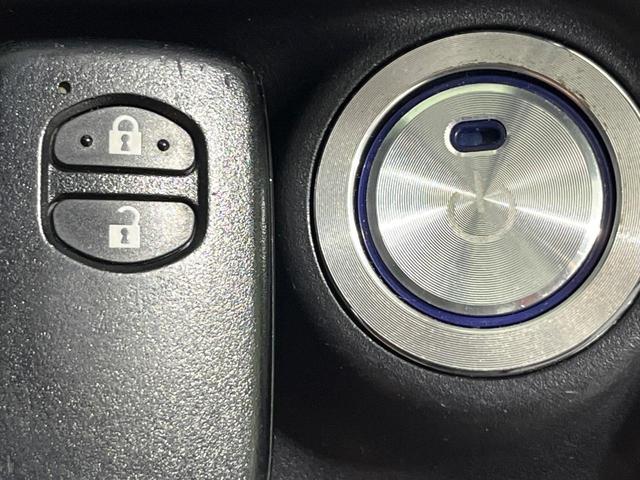 アクア Ｓ　禁煙車　ＳＤナビ　Ｂｌｕｅｔｏｏｔｈ　バックモニター　ＥＴＣ　クルーズコントロール　ＬＥＤヘッドライト　オートライト　オートエアコン　ステアリングスイッチ　電動格納ドアミラー　１５インチＡＷ（7枚目）