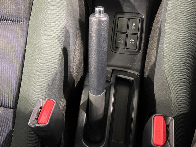 アクア Ｓ　禁煙車　ＳＤナビ　Ｂｌｕｅｔｏｏｔｈ　バックモニター　ＥＴＣ　クルーズコントロール　ＬＥＤヘッドライト　オートライト　オートエアコン　ステアリングスイッチ　電動格納ドアミラー　１５インチＡＷ（36枚目）