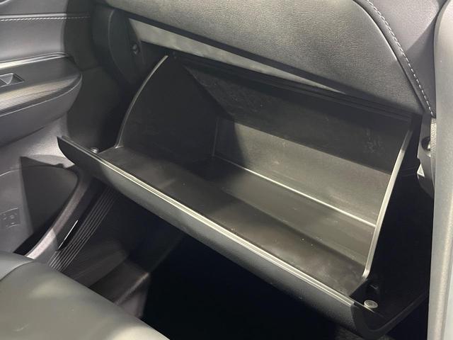 ハリアーハイブリッド Ｚ　調光パノラマルーフ　純正１２．３インチナビ　全周囲カメラ　デジタルインナーミラー　ヘッドアップディスプレイ　ＬＥＤヘッドライト　ＥＴＣ２．０　レーダークルーズコントロール　Ｂｌｕｅｔｏｏｔｈ再生（39枚目）