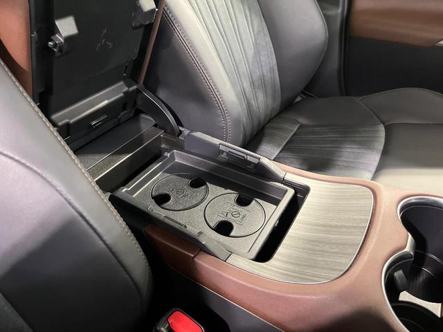 ハリアーハイブリッド Ｚ　純正１２．３インチナビ　禁煙車　バックカメラ　デジタルインナーミラー　レーダークルーズコントロール　ＥＴＣ２．０　ヘッドアップディスプレイ　ＬＥＤヘッドライト　Ｂｌｕｅｔｏｏｔｈ再生　フルセグ（44枚目）