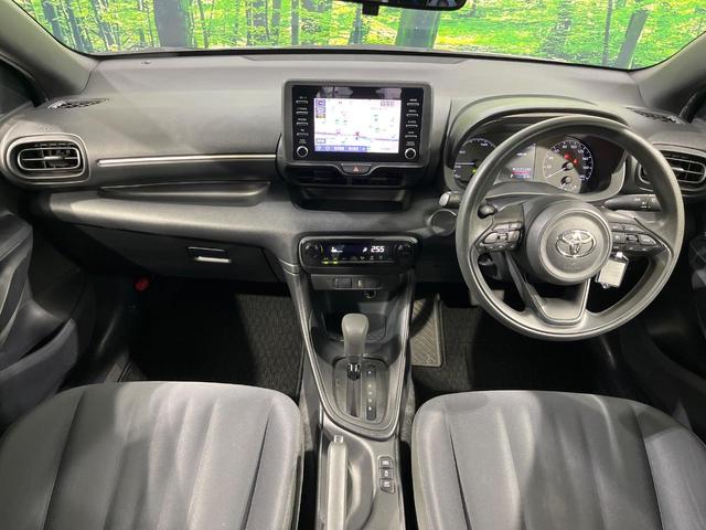 ヤリス ハイブリッドX 衝突被害軽減システム レーダークルーズ 禁煙車 コーナーセンサー バックカメラ キーレス ビルトインETC オートハイビーム 車線逸脱警報 オートライト オートエアコン Bluetooth(2枚目)