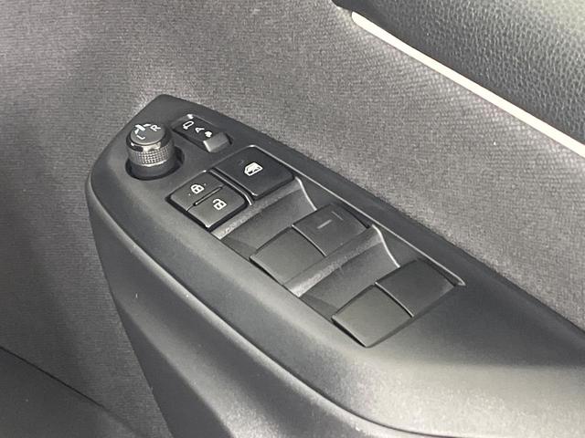 ヤリス ハイブリッドX 衝突被害軽減システム レーダークルーズ 禁煙車 コーナーセンサー バックカメラ キーレス ビルトインETC オートハイビーム 車線逸脱警報 オートライト オートエアコン Bluetooth(27枚目)