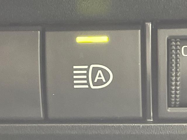 ヴォクシー S-Z 禁煙車 純正10.5型ナビ 両側電動ドア バックカメラ シートヒーター 衝突被害軽減システム レーダークルーズ コーナーセンサー スマートキー LEDヘッド ETC2.0 オートハイビーム 車線逸脱警(49枚目)