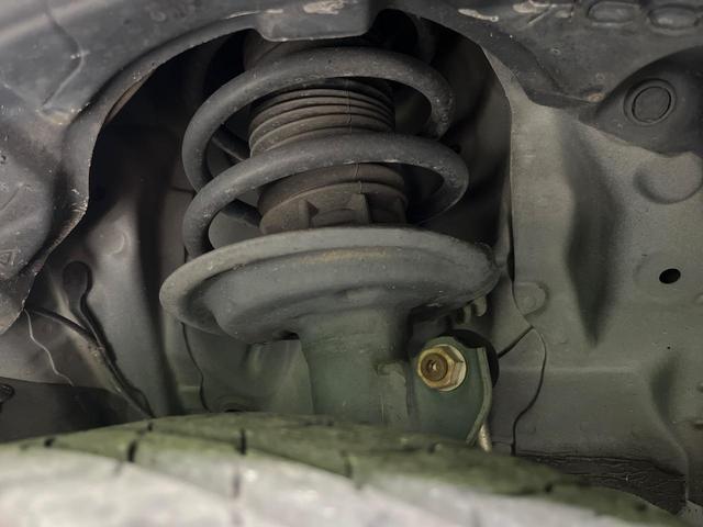 お車を安心してお乗りいただく為には、足回りの定期点検が欠かせません。サービスサポート（有償保証）では無料点検もご提供しており、安心のカーライフをお過ごしいただけるサポート体制が整っています。