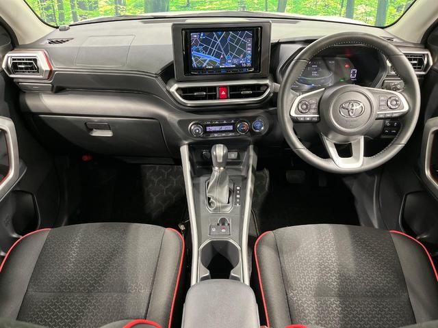 ライズ Ｚ　禁煙車　８型ナビ　Ｂｌｕｅｔｏｏｔｈ　パノラミックビューモニター　シートヒーター　スマートアシスト　ＢＳＭ　オートエアコン　ＥＴＣ　ＬＥＤヘッドライト　ＡＣ１００Ｖ　純正１７ＡＷ　スマートキー（2枚目）