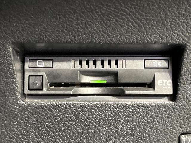 カローラフィールダー ハイブリッドＧ　ダブルバイビー　禁煙車　純正ＳＤナビ　バックカメラ　コーナーセンサー　スマートキー　ＬＥＤヘッドライト　ビルトインＥＴＣ　クルコン　車線逸脱警報　オートライト　オートエアコン（6枚目）