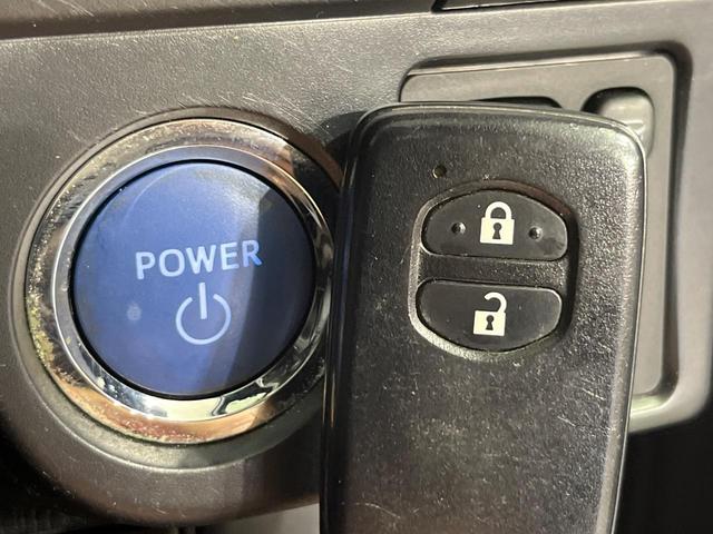 カローラフィールダー ハイブリッドＧ　ダブルバイビー　禁煙車　純正ＳＤナビ　バックカメラ　コーナーセンサー　スマートキー　ＬＥＤヘッドライト　ビルトインＥＴＣ　クルコン　車線逸脱警報　オートライト　オートエアコン（7枚目）