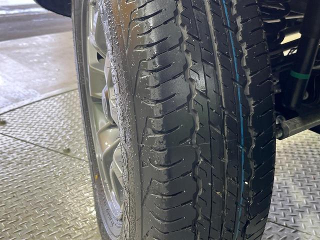 ジムニーシエラ ＪＣ　禁煙車　９インチディスプレイオーディオ　バックカメラ　コーナーセンサー　スマートキー　クルコン　車線逸脱警報　オートライト　オートエアコン　ＬＥＤヘッドライト　シートヒーター　純正１５インチアルミ（25枚目）