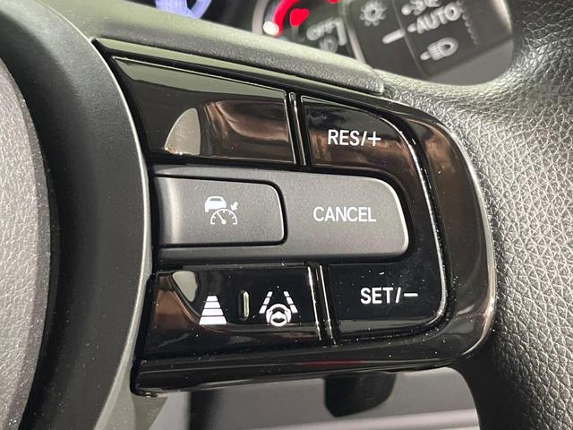 ヴェゼル ｅ：ＨＥＶ　Ｘ　禁煙車　純正９型ナビ　バックカメラ　衝突被害軽減システム　レーダークルーズ　コーナーセンサー　スマートキー　ＬＥＤヘッド　ＥＴＣ２．０　車線逸脱警報　オートライト　オートエアコン（5枚目）