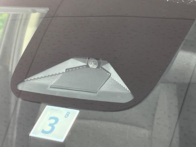 ヴェゼル ｅ：ＨＥＶ　Ｘ　禁煙車　純正９型ナビ　バックカメラ　衝突被害軽減システム　レーダークルーズ　コーナーセンサー　スマートキー　ＬＥＤヘッド　ＥＴＣ２．０　車線逸脱警報　オートライト　オートエアコン（6枚目）