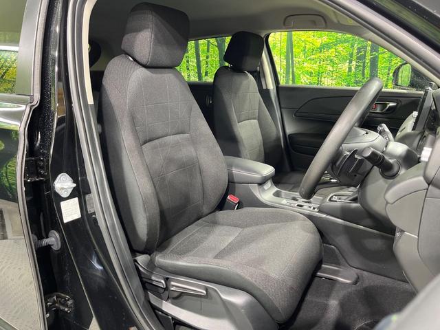 ヴェゼル ｅ：ＨＥＶ　Ｘ　禁煙車　純正９型ナビ　バックカメラ　衝突被害軽減システム　レーダークルーズ　コーナーセンサー　スマートキー　ＬＥＤヘッド　ＥＴＣ２．０　車線逸脱警報　オートライト　オートエアコン（8枚目）