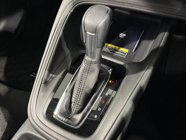 ヴェゼル ｅ：ＨＥＶ　Ｘ　禁煙車　純正９型ナビ　バックカメラ　衝突被害軽減システム　レーダークルーズ　コーナーセンサー　スマートキー　ＬＥＤヘッド　ＥＴＣ２．０　車線逸脱警報　オートライト　オートエアコン（45枚目）