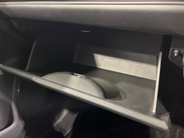 ヴェゼル ｅ：ＨＥＶ　Ｘ　禁煙車　純正９型ナビ　バックカメラ　衝突被害軽減システム　レーダークルーズ　コーナーセンサー　スマートキー　ＬＥＤヘッド　ＥＴＣ２．０　車線逸脱警報　オートライト　オートエアコン（47枚目）