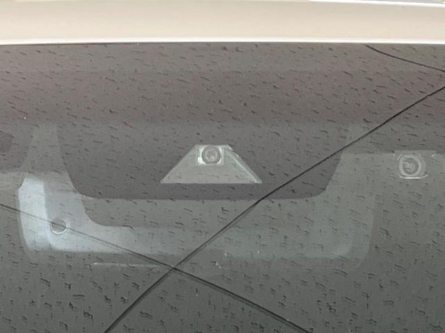 【トヨタセーフティセンス】走行中に前方の車両等を認識し、衝突しそうな時は警報とブレーキで衝突回避と被害軽減をアシスト。より安全にドライブをお楽しみいただけます。