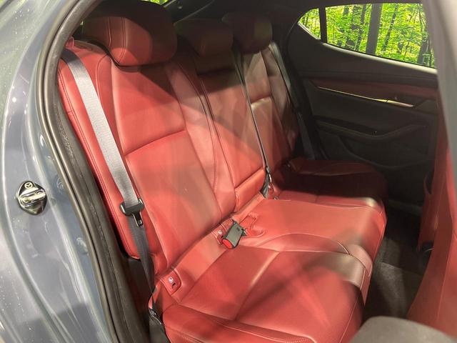 ＭＡＺＤＡ３ファストバック ２０Ｓバーガンディ　セレクション　禁煙車　８．８インチナビ　バックカメラ　シートヒーター　ＥＴＣ　ドラレコ　レーダークルーズコントロール　赤革シート　ＣＤ／ＤＶＤ再生　デュアルオートエアコン　シートヒーター　パワーシート（10枚目）