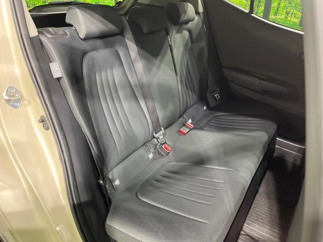 後部座席も気になるようなキズ・汚れやへたり等、大きなダメージはなく、良好な状態です。