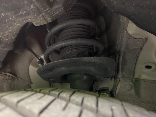 お車を安心してお乗りいただく為には、足回りの定期点検が欠かせません。サービスサポート（有償保証）では無料点検もご提供しており、安心のカーライフをお過ごしいただけるサポート体制が整っています。