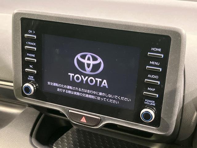 ヤリス Ｘ　禁煙車　純正ナビ付ディスプレイオーディオ　Ｂｌｕｅｔｏｏｔｈ　バックカメラ　ＥＴＣ　セーフティセンス　オートハイビーム　車線逸脱防止装置　ステアリングスイッチ　ヘッドライトレベライザー　スマートキー（3枚目）