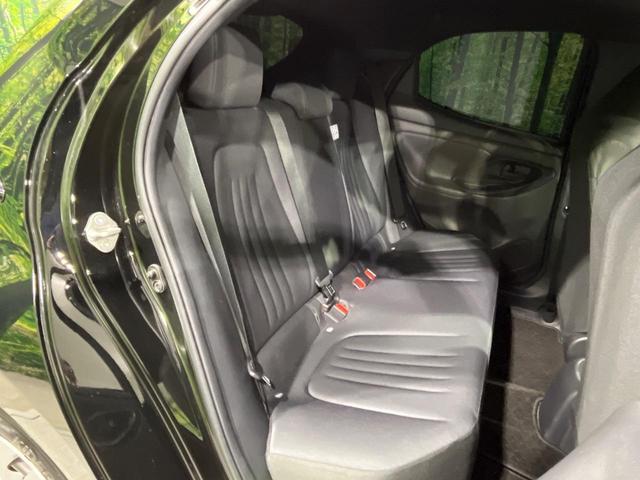 ヤリス Ｘ　禁煙車　純正ナビ付ディスプレイオーディオ　Ｂｌｕｅｔｏｏｔｈ　バックカメラ　ＥＴＣ　セーフティセンス　オートハイビーム　車線逸脱防止装置　ステアリングスイッチ　ヘッドライトレベライザー　スマートキー（11枚目）