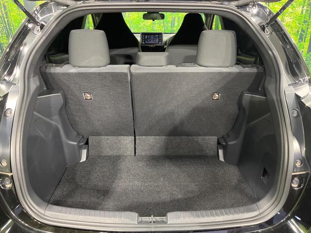 ヤリス Ｘ　禁煙車　純正ナビ付ディスプレイオーディオ　Ｂｌｕｅｔｏｏｔｈ　バックカメラ　ＥＴＣ　セーフティセンス　オートハイビーム　車線逸脱防止装置　ステアリングスイッチ　ヘッドライトレベライザー　スマートキー（12枚目）