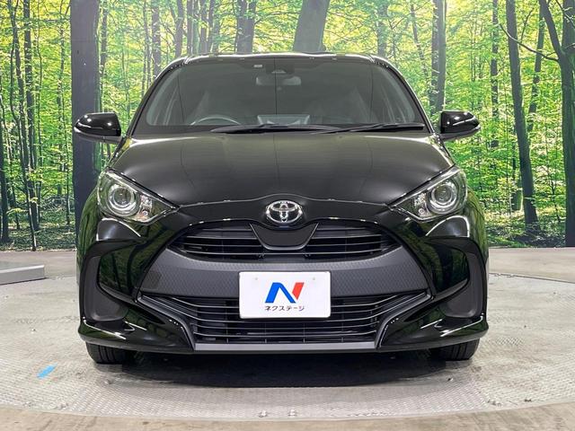 ヤリス Ｘ　禁煙車　純正ナビ付ディスプレイオーディオ　Ｂｌｕｅｔｏｏｔｈ　バックカメラ　ＥＴＣ　セーフティセンス　オートハイビーム　車線逸脱防止装置　ステアリングスイッチ　ヘッドライトレベライザー　スマートキー（13枚目）