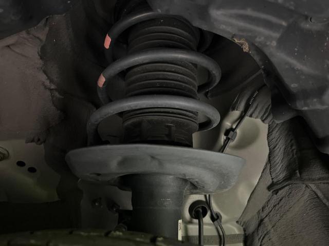 ヤリス Ｘ　禁煙車　純正ナビ付ディスプレイオーディオ　Ｂｌｕｅｔｏｏｔｈ　バックカメラ　ＥＴＣ　セーフティセンス　オートハイビーム　車線逸脱防止装置　ステアリングスイッチ　ヘッドライトレベライザー　スマートキー（19枚目）