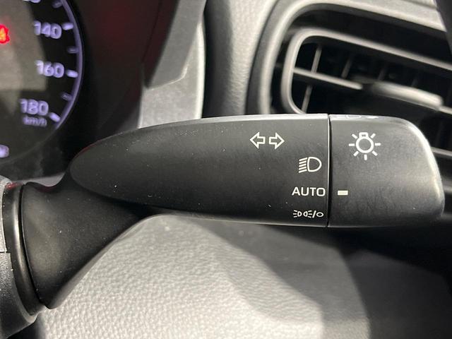 ヤリス Ｘ　禁煙車　純正ナビ付ディスプレイオーディオ　Ｂｌｕｅｔｏｏｔｈ　バックカメラ　ＥＴＣ　セーフティセンス　オートハイビーム　車線逸脱防止装置　ステアリングスイッチ　ヘッドライトレベライザー　スマートキー（22枚目）