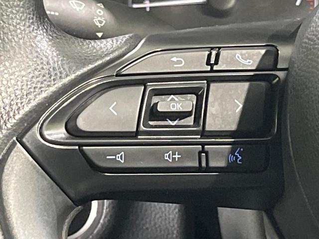 ヤリス Ｘ　禁煙車　純正ナビ付ディスプレイオーディオ　Ｂｌｕｅｔｏｏｔｈ　バックカメラ　ＥＴＣ　セーフティセンス　オートハイビーム　車線逸脱防止装置　ステアリングスイッチ　ヘッドライトレベライザー　スマートキー（23枚目）
