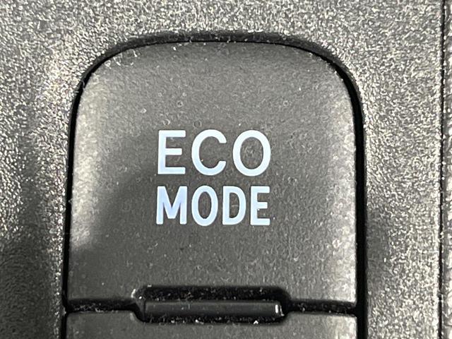 ヤリス Ｘ　禁煙車　純正ナビ付ディスプレイオーディオ　Ｂｌｕｅｔｏｏｔｈ　バックカメラ　ＥＴＣ　セーフティセンス　オートハイビーム　車線逸脱防止装置　ステアリングスイッチ　ヘッドライトレベライザー　スマートキー（32枚目）