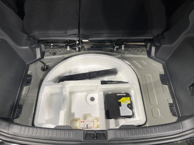 ヤリス Ｘ　禁煙車　純正ナビ付ディスプレイオーディオ　Ｂｌｕｅｔｏｏｔｈ　バックカメラ　ＥＴＣ　セーフティセンス　オートハイビーム　車線逸脱防止装置　ステアリングスイッチ　ヘッドライトレベライザー　スマートキー（40枚目）