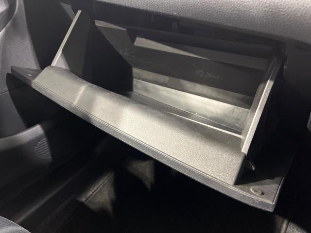 ヤリス Ｘ　禁煙車　純正ナビ付ディスプレイオーディオ　Ｂｌｕｅｔｏｏｔｈ　バックカメラ　ＥＴＣ　セーフティセンス　オートハイビーム　車線逸脱防止装置　ステアリングスイッチ　ヘッドライトレベライザー　スマートキー（41枚目）