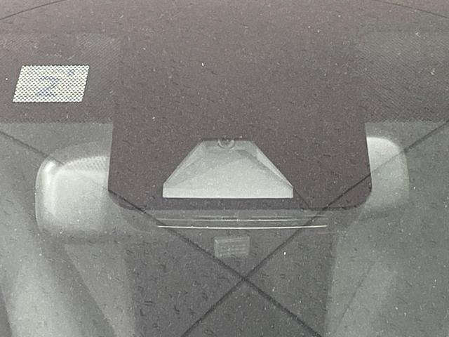 ヤリス Ｘ　禁煙車　純正ナビ付ディスプレイオーディオ　Ｂｌｕｅｔｏｏｔｈ　バックカメラ　ＥＴＣ　セーフティセンス　オートハイビーム　車線逸脱防止装置　ステアリングスイッチ　ヘッドライトレベライザー　スマートキー（43枚目）