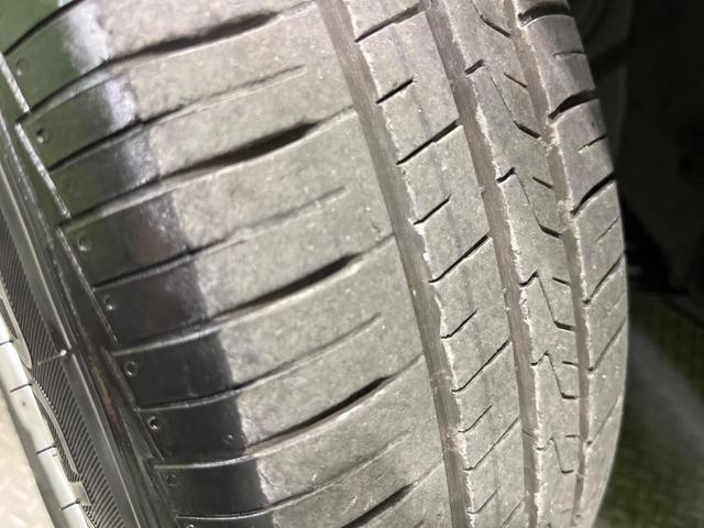 ヤリス Ｘ　禁煙車　純正ナビ付ディスプレイオーディオ　Ｂｌｕｅｔｏｏｔｈ　バックカメラ　ＥＴＣ　セーフティセンス　オートハイビーム　車線逸脱防止装置　ステアリングスイッチ　ヘッドライトレベライザー　スマートキー（49枚目）