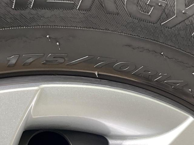 ヤリス Ｘ　禁煙車　純正ナビ付ディスプレイオーディオ　Ｂｌｕｅｔｏｏｔｈ　バックカメラ　ＥＴＣ　セーフティセンス　オートハイビーム　車線逸脱防止装置　ステアリングスイッチ　ヘッドライトレベライザー　スマートキー（51枚目）