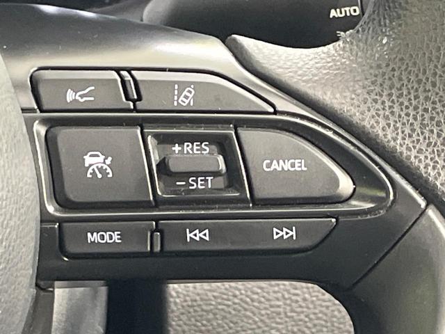 アクア Ｘ　純正ディスプレイオーディオ　パノラミックビューモニター　セーフティセンス　レーダークルーズ　禁煙車　コーナーセンサー　スマートキー　ビルトインＥＴＣ　オートハイビーム　車線逸脱警報　オートエアコン（6枚目）