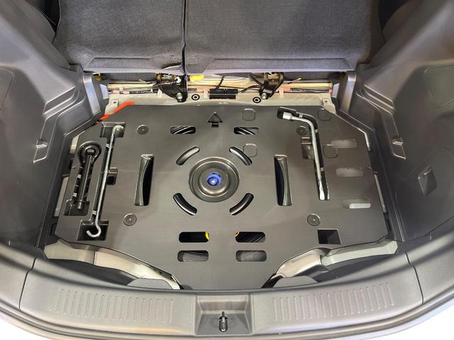 アクア Ｘ　純正ディスプレイオーディオ　パノラミックビューモニター　セーフティセンス　レーダークルーズ　禁煙車　コーナーセンサー　スマートキー　ビルトインＥＴＣ　オートハイビーム　車線逸脱警報　オートエアコン（39枚目）