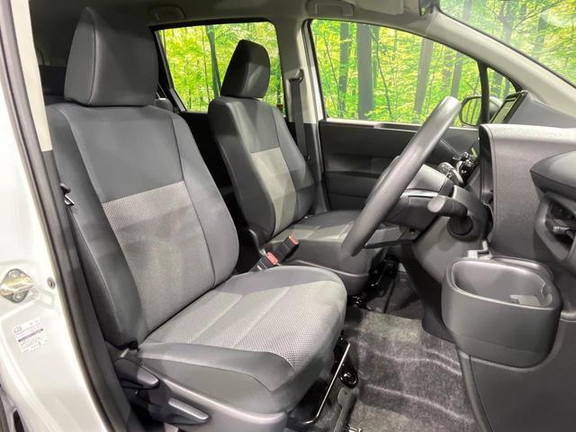 シエンタ ハイブリッドＸ　登録済未使用車　７人乗り　レーダークルーズ　電動スライドドア　衝突被害軽減システム　コーナーセンサー　オートエアコン　トヨタセーフティセンス　スマートキー　ＬＥＤヘッドライト　オートハイビーム（8枚目）