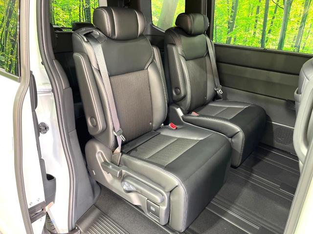 ステップワゴン ｅ：ＨＥＶスパーダ　登録済み未使用車　純正１１．４インチナビ　両側電動スライドドア　アダプティブクルーズコントロール　ブラインドスポットモニター　ＬＥＤヘッドライト　ハーフレザーシート　シートヒーター　フルセグ（9枚目）