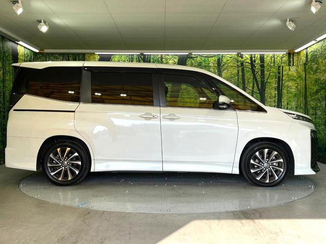 ヴォクシー ハイブリッドＳ－Ｚ　禁煙車　純正１０．５型ナビ　バックカメラ　ビルトインＥＴＣ　両側電動スライドドア　レーダークルーズコントロール　セーフティセンス　リアオートエアコン　ＬＥＤヘッドライト　純正１７ＡＷ　スマートキー（25枚目）