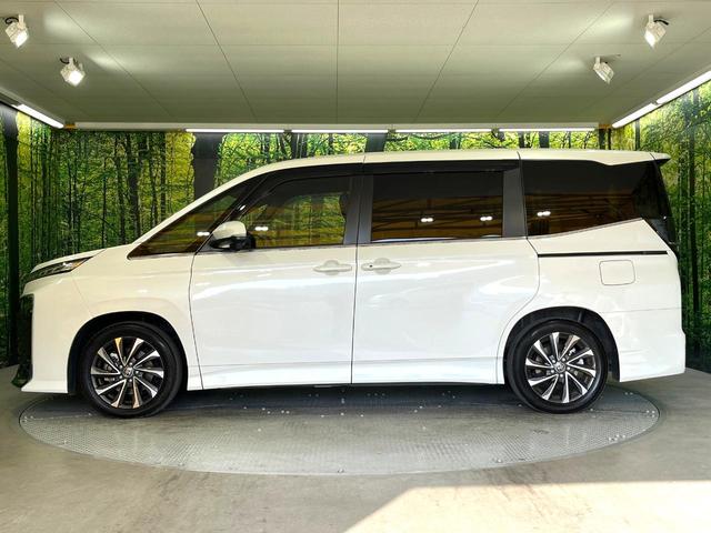 ヴォクシー ハイブリッドＳ－Ｚ　禁煙車　純正１０．５型ナビ　バックカメラ　ビルトインＥＴＣ　両側電動スライドドア　レーダークルーズコントロール　セーフティセンス　リアオートエアコン　ＬＥＤヘッドライト　純正１７ＡＷ　スマートキー（27枚目）