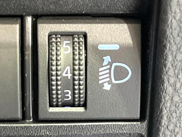 ヴォクシー ハイブリッドＳ－Ｚ　禁煙車　純正１０．５型ナビ　バックカメラ　ビルトインＥＴＣ　両側電動スライドドア　レーダークルーズコントロール　セーフティセンス　リアオートエアコン　ＬＥＤヘッドライト　純正１７ＡＷ　スマートキー（65枚目）