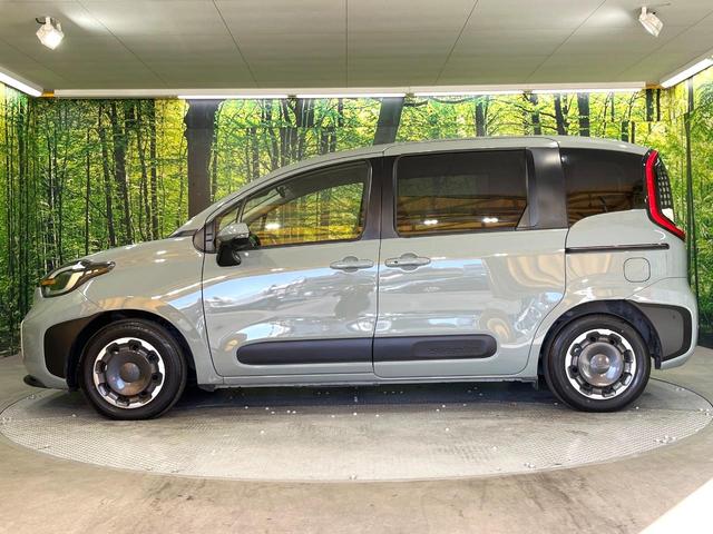 シエンタ ハイブリッドＺ　禁煙車　１０．５インチディスプレイオーディオ　全周囲カメラ　衝突被害軽減システム　ＢＳＭ　コーナーセンサー　ＬＥＤヘッド　車線逸脱警報　ＥＴＣ　オートライト　オートエアコン　Ｂｌｕｅｔｏｏｔｈ（26枚目）