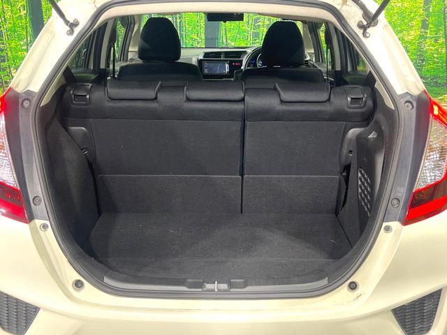 フィットハイブリッド Ｆパッケージ　純正ナビ　バックカメラ　衝突被害軽減システム　禁煙車　スマートキー　ＬＥＤヘッド　ＥＴＣ　オートエアコン　Ｂｌｕｅｔｏｏｔｈ　ＣＤ　ＤＶＤ再生　地デジ（9枚目）