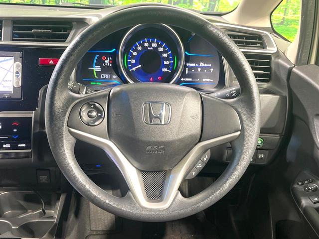 フィットハイブリッド Ｆパッケージ　純正ナビ　バックカメラ　衝突被害軽減システム　禁煙車　スマートキー　ＬＥＤヘッド　ＥＴＣ　オートエアコン　Ｂｌｕｅｔｏｏｔｈ　ＣＤ　ＤＶＤ再生　地デジ（10枚目）